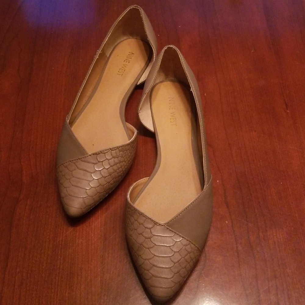 Taupe pointy toe flats